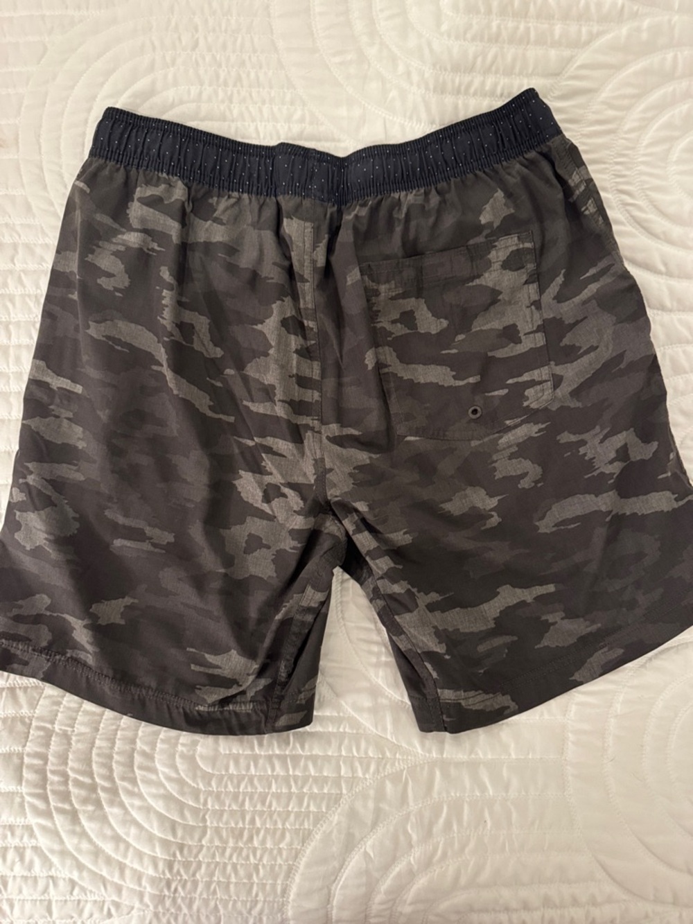 Men's Camouflage Vuori Kore Shorts - Picture 3 of 4